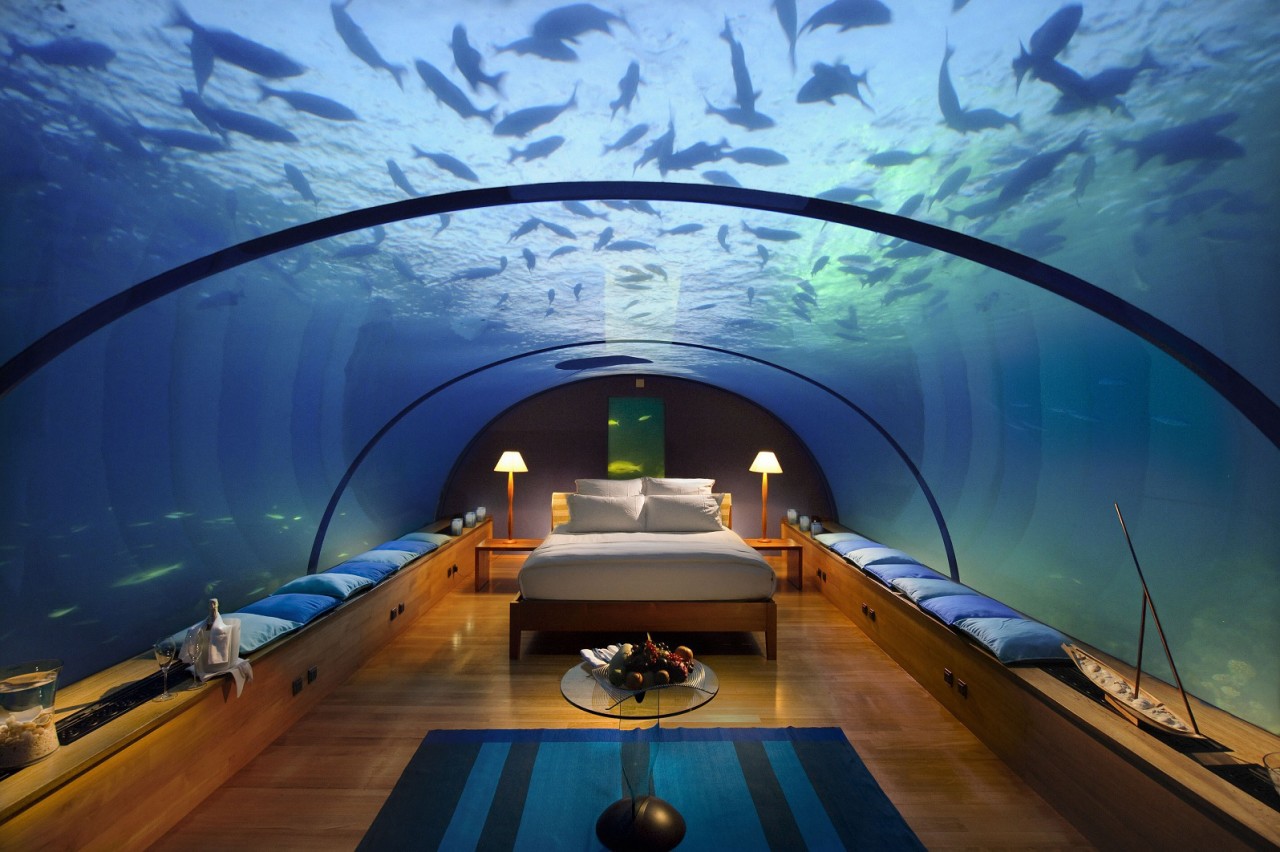 Aquarium-Hotel-room-under-water-Maldives